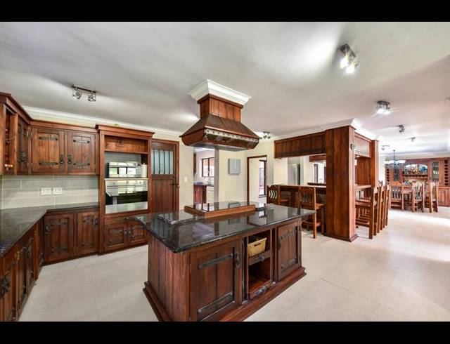 6 BEDROOM HOUSE FOR SALE IN MIDSTREAM ESTATE